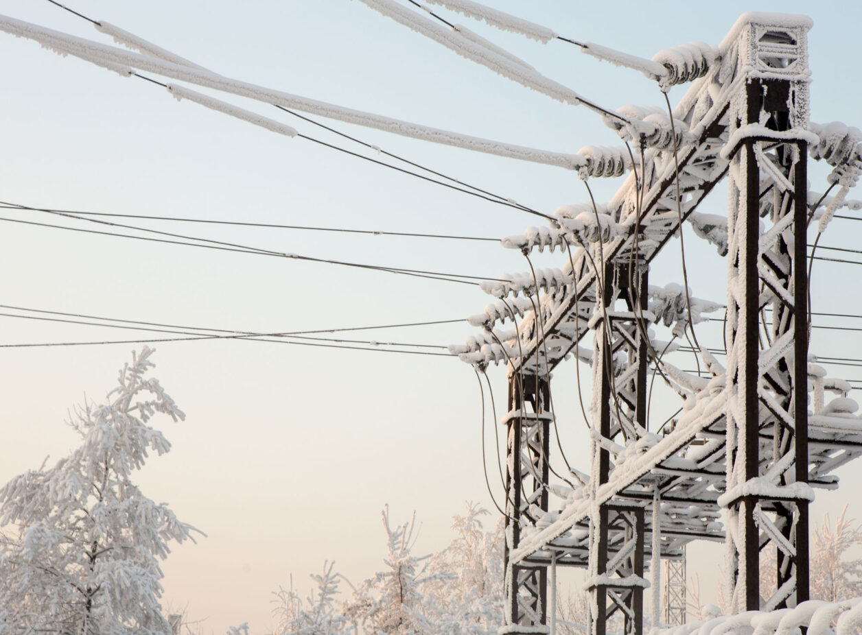 Insulator of electrical high-voltage power lines during Midwest winter